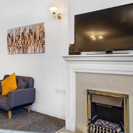 Station & Shops 3Min Walk I Heathrow 15 Mins I X2 Ensuites I Parking X2 Langley Marish Exterior photo