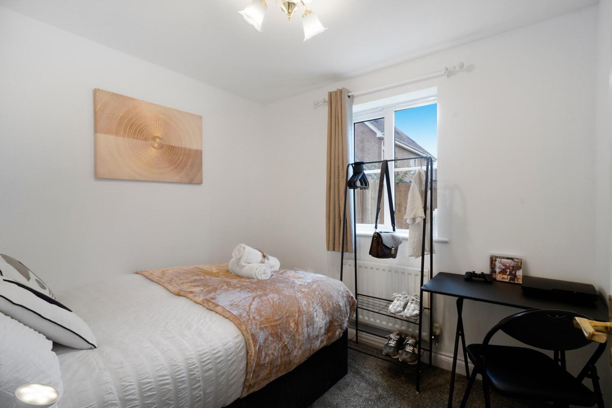 Station & Shops 3Min Walk I Heathrow 15 Mins I X2 Ensuites I Parking X2 Langley Marish Exterior photo